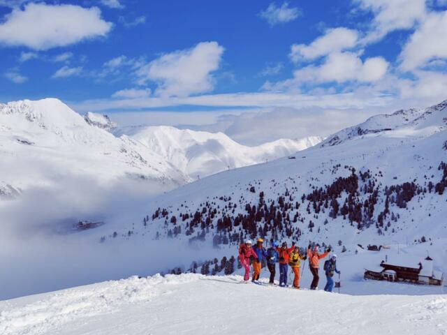 Skitgruppe beim Kurs auf der Dortmunder Hütte