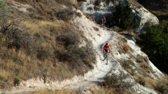 Ein Mountainbike Gruppe unterwegs vom Nationalpark Aladaglar nach Kappadokien.