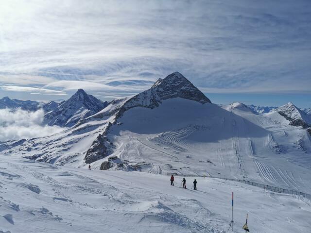 Skitourengruppe im Zillertal